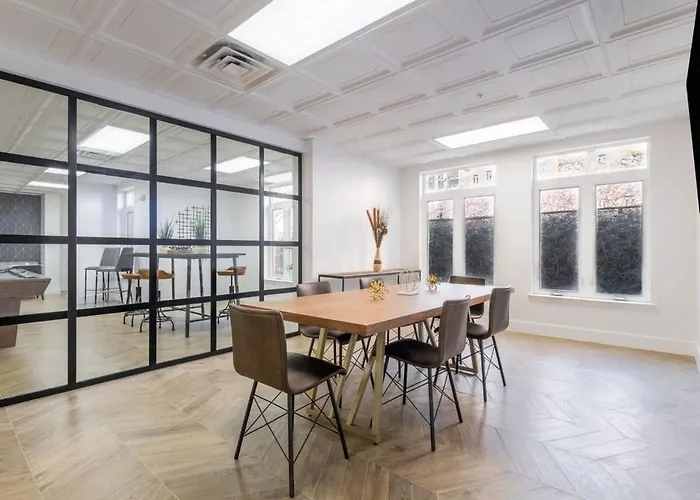 4B 2Ba Luxury Central Apartment With Gym